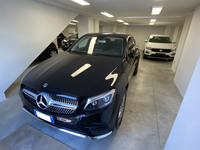 「メルセデス・ベンツGLC」も人気らしく、数台をストック。