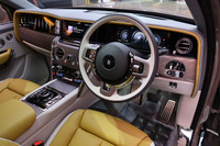 上質なレザーやウッドで仕立てられた「カリナン シリーズII」のインテリア。