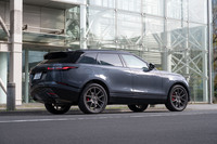 一応おさらいするとボディーサイズは全長×全幅×全高=4820×1930×1685mm。サイズも商品ポジションも同じレンジローバーの「スポーツ」と「イヴォーク」の間に位置づけられている。