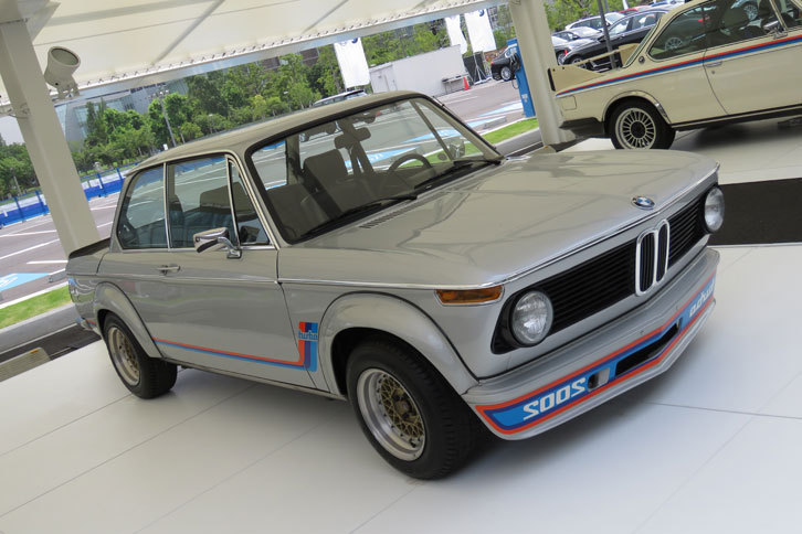 1973年「BMW 2002ターボ」
			ヒット作の「BMW 2002」をベースに、ターボチャージャー付き2リッターエンジンを搭載したモデル。