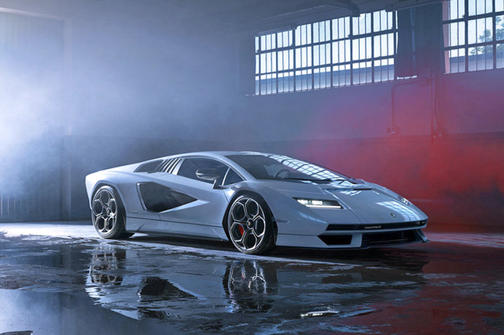 「カウンタック」50周年を記念してつくられた「カウンタックLPI800-4」。すでに、限定の112台は完売してしまった。