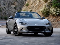 改良型の車両本体価格は「S」グレードの289万円から。まだギリギリ300万円以下をキープしている。