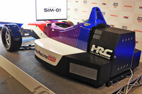 筐体のリバリー(カラーリング)はオプションでオーダーメイドが可能。発表会の展示機は、この日のために特別なリバリーが施されたもので、標準ではホワイトで塗装される。