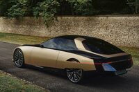 2024年9月にDSが発表したコンセプトモデル「SMトリビュート」。ご覧のとおり、1970年登場の「シトロエンSM」をオマージュしたモデルだが……。