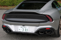 リアまわりの意匠には、ボディーの流れをすとんと立ち落としたようなカムテールを採用。7連のLEDで構成されるリアコンビランプも目を引く。