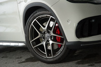 タイヤサイズは235/45ZR19で、試乗車には「コンチネンタル・コンチスポーツコンタクト5P」が装着されていた。