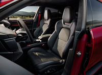 BEV版「ポルシェ・マカン」に高性能グレード「GTS」登場の画像