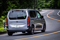 「EMP2」プラットフォームが用いられた「ドブロ」のサスペンションは、フロントがマクファーソンストラット式、リアがトーションビーム式。これらは兄弟車の「リフター」「ベルランゴ」とも共通する。