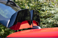 テールゲートを開けたときにルーフアンテナをよけるためだ。