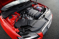 「A5」の心臓は、3.2リッターのV6。上級グレードの「S5」にはV8ユニットが積まれる。