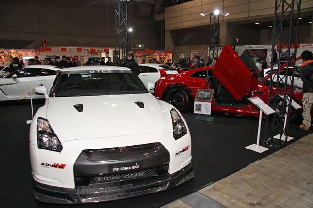 有名チューナーが手がけたR35「GT-R」を7台まとめて展示した『OPTION』誌のR35GT-Rブース。