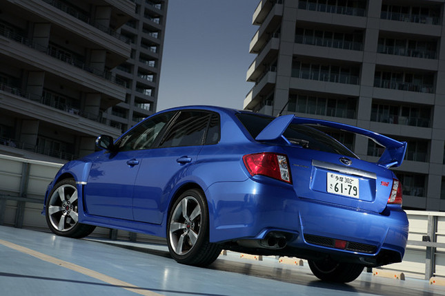 【スペック】全長×全幅×全高=4580×1795×1470mm/ホイールベース=2625mm/車重=1490kg/駆動方式=4WD/2リッター水平対向4DOHC16バルブターボ(308ps/6400rpm、43.0kgm/4400rpm)/価格=373万8000円(テスト車=同じ)