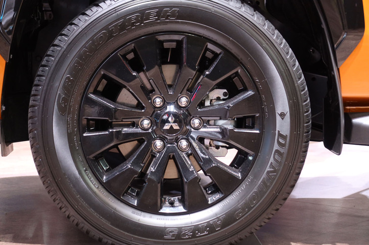 三菱トライトン