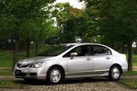 2005年に登場した8代目「シビック」。3ナンバーの4ドアセダンで、ハイブリッドモデルもラインナップされた。