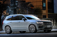 今や痛痒(つうよう)なく“普段使い”ができるようになったSUV。「ほぼ舗装路しか走らない」というオーナーも多いはずで、そうした向きからはオンロードで快適なタイヤが求められている。写真は、今回「アレンザLX100」の試走に用いた「ボルボXC90」。