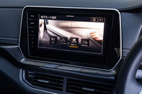 センターディスプレイが流行のタブレットスタイルになり、見やすくなった。写真は走行モード選択画面を表示した様子。画面サイズは9.2インチで、タッチスクリーンの反応もスピーディーだった。