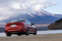 2017年5月のマイナーチェンジでは、「M3セダン」に加えて「M4クーペ」のM DCT仕様にも「コンペティション」が登場。ラインナップの拡充が図られた。