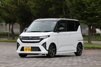 2025年6月に登場した新型「ダイハツ・ムーヴ」。1995年に登場した初代から数えて、最新モデルで7代目となる。今回はターボエンジンを搭載する車両本体価格が189万7500円の「RS」(FWD車)に試乗した。