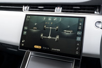 車両の設定のほとんどを11.4インチのタッチディスプレイに集約。スクリーンは上下に湾曲している。