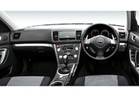 【写真上】レガシィB4 2.0GT
【写真下】「3.0R」のインパネ