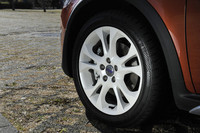 ホワイトアルミホイールが、ボルボ車としてはじめてオプション設定された。