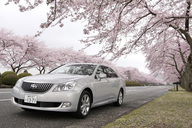 【スペック】全長×全幅×全高=4995×1810×1475mm/ホイールベース=2925mm/車重=1820kg/駆動方式=FR/4.6リッターV8DOHC32バルブ(347ps/6400rpm、46.9kgm/4100rpm)/価格=790万円(テスト車=926万5000円)