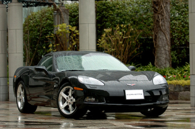 【スペック】全長×全幅×全高=4455×1860×1250mm/ホイールベース=2685mm/車重=1500kg/駆動方式=FR/6リッターV8 OHV(404ps/6000rpm、55.6kgm/4400rpm)/価格=715.0万円(テスト車=同じ)
