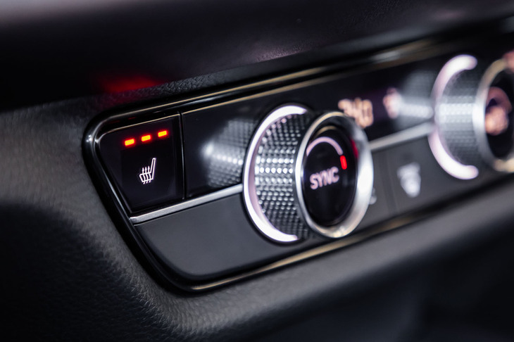 ホンダZR-V e:HEV Z(シートヒータースイッチ)