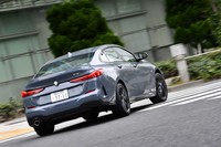 「2シリーズ グランクーペ」は、タイヤスリップコントロールシステム「ARB」を装備。コーナリング中のアンダーステアが抑制される。
