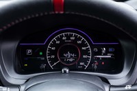 「e-POWER NISMO」専用となるファインビジョンメーターを採用。従来「km/h」の文字があった位置に入れられた「nismo」のロゴと、赤い加飾のメーターリングが、ノーマルモデルとの差異点となる。