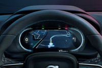 「C40リチャージ」のインストゥルメントパネル。Googleと共同開発された、Androidオペレーティングシステムによる新しいインフォテインメントシステムを採用している。