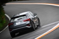 今回は260kmほどの道のりを試乗。燃費は満タン法で12.3km/リッター、車載の燃費計で11.6km/リッターを記録した。ディーゼル車の燃料タンク容量は63リッターで、ガソリンエンジン車「Q3スポーツバック35 TFSI」の60リッターよりも3リッター多くなっている。