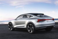 【上海ショー2017】アウディが電動SUVのコンセプトカーを発表の画像