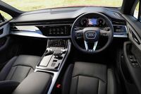 大幅に変更されたインストゥルメントパネルまわり。タッチパネルの積極的な採用により、より未来的で洗練されたイメージとなった。