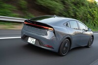 ボディーカラーは今回の試乗車の「アッシュ」を含めた全5種類。「プラチナホワイトパールマイカ」と「エモーショナルレッドII」は月額料金に上乗せされるオプション。