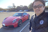 JAIA(日本自動車輸入組合)の大試乗会に参加し、2台のポルシェに試乗。1台目に、頭上のルーフ部だけがパッカーンと電動で開くオシャレな「911タルガ4 GTS」をチョイスした。