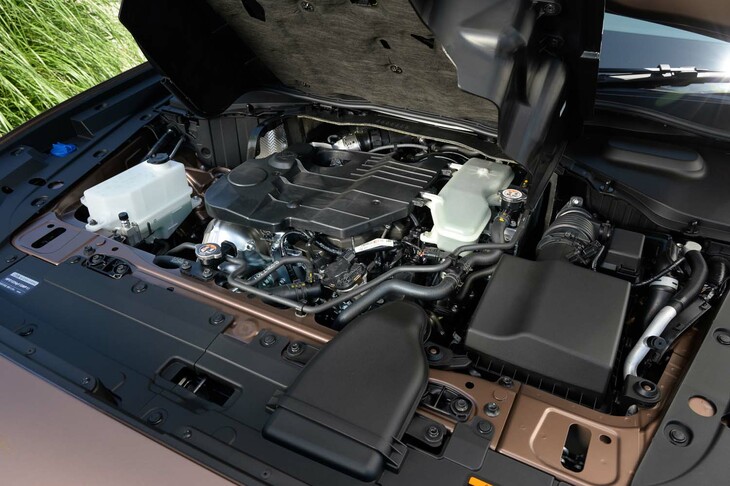 マツダCX-80 XDハイブリッド エクスクルーシブモダン(マイルドハイブリッド機構付き3.3リッターディーゼルターボエンジン)