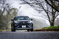 「フロンクス」は、スズキがインドで生産し2016年から2020年まで日本で販売していた「バレーノ」と同じ「ハーテクト」のBプラットフォームをベースに開発された。サスペンションはフロントがマクファーソン式、リアがトーションビーム式となる。