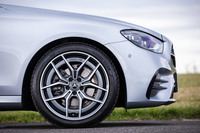 試乗車には19インチサイズの「AMG 5ツインスポーク」ホイールと、前245/40R19、後ろ275/35R19サイズの「グッドイヤー・イーグルF1アシメトリック3」ランフラットタイヤが装着されていた。