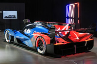 LMDhマシンでは、シャシーはオレカ、ダラーラ、リジェ、マルチマティックのいずれかのものを選択し、ボッシュ製のモーターとウィリアムズのバッテリー、Xtracのギアボックスを組み合わせた規定のハイブリッドシステムを使用することが義務づけられている。(写真:webCG)