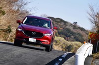 ボディーカラーは、試乗車の「ソウルレッドクリスタルメタリック」(写真)を含む全8色がラインナップされる。