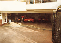 池沢先生の自宅ガレージ。2台の「フェラーリ512BB」と「ランボルギーニ・カウンタックLP500S」が並んでいる。たまたま近所に住んでいた知人は、幼少期にスーパーカーを見るため、足しげく池沢邸に通ったという。