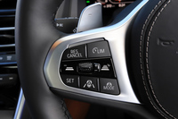 システムの有償アップデート後は、ステアリングスポークのモードボタンを押すと「ハンズオフ機能」が起動するようになる。