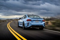 日本では2023年4月からデリバリーが始まる新型「BMW M2」。価格はMT車、AT車ともに958万円となっている。