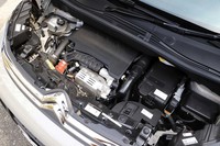 1750rpmの低回転域から205N・mの最大トルクを発生する、1.2リッター直3ターボエンジン。燃費はWLTCモードで14.7km/リッターと公表される。