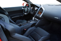 ステアリングホイールは、下端がフラットな形状。