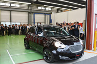 みんなに見送られ、会場をさっそうと後にする「マーチ ボレロA30」。