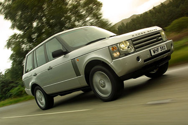 【スペック】レンジローバーVOGUE(参考):全長×全幅×全高=4950×1955×1865mm/ホイールベース=2880mm/車重=2500kg/駆動方式=4WD/4.4リッターV8DOHC32バルブ(286ps/5400rpm、44.9kgm/3600rpm)/車両本体価格=985.0万円