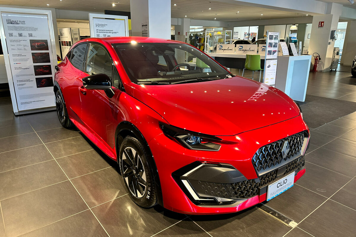 第947回：秒殺で当確？ 新型「ルノー・クリオ」が販売店にやってきた 