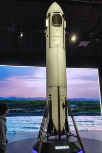 ホンダのブースにそそり立っていた「サステナブルロケット」。巨大なスクリーンで流される飛行試験の映像にウルっときたアナタは、記者と同じ『プロジェクトX』世代でしょう。